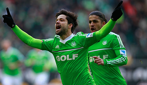 Da war die VfL-Welt noch in Ordnung: Spielmacher Diego lässt sich nach seinem Freistoßtor zur frühen Wolfsburger Führung gebührend feiern
