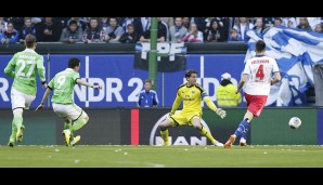 Der irre Ivan! Perisic mit dem frühern 1:0 für Wolfsburg, Adlers Gesichtsausdruck sagt alles