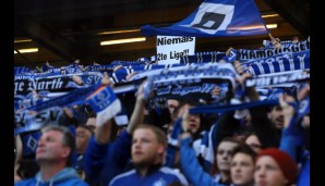 HAMBURGER SV - SPVGG GREUTHER FÜRTH 0:0: Vor dem Spiel geben HSV-Fans die Parole aus