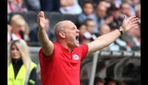 Frankfurt - Freiburg: 1:0: "Ich bin wieder da!!!" Nach einem Jahr Auszeit kehrt Thomas Schaaf zurück auf die Trainerbank