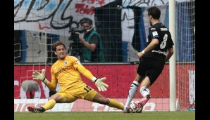 HAMBURGER SV - SC PADERBORN 0:3: Der Anfang vom Hamburger Ende - Mario Vrancic verlädt Rene Adler