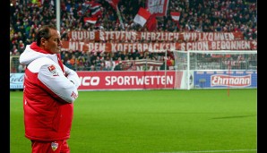 FREIBURG - STUTTGART 1:4: Der neue alte VfB-Coach Huub Stevens ignoriert gekonnt die Frage der Freiburger Fans