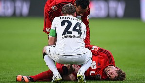 ...und sah im Spiel zunächst einen leidenden Stefan Kießling am Boden liegen, Tony Jantschke kümmerte sich liebevoll um den Stürmer