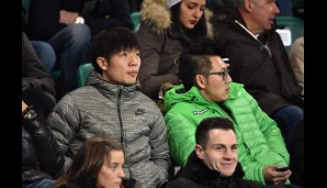 Gestern gelandet, heute im Stadion: Xizhe Zhang (l.) sah in der ersten Halbzeit überlegene Wölfe