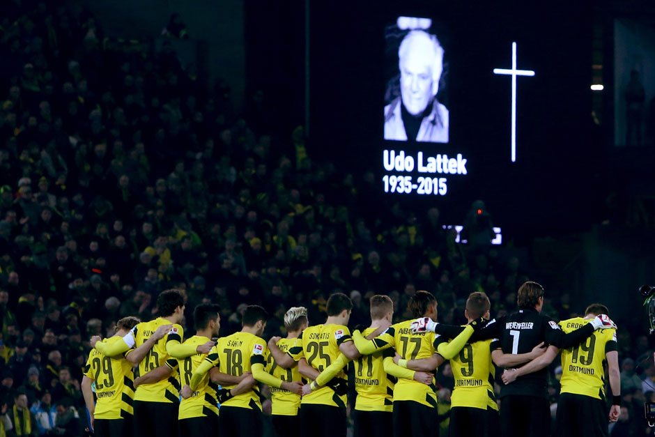 DORTMUND - AUGSBURG 0:1: In Dortmund gedenkt man vor dem Spiel seinem ehemaligen Trainer Udo Lattek mit einer Schweigeminute