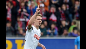 Petersen zeigt's an: Freiburgs Lebensversicherung nach seinem Treffer zum 1:0
