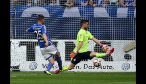 Trotzdem tunnelt Huntelaar VfB-Keeper Ulreich zur frühen Führung