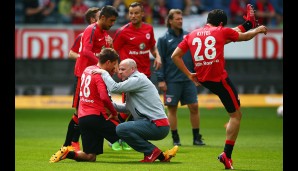 FRANKFURT - HOFFENHEIM 3:1: Was Eintracht-Coach Thomas Schaaf seinen Spielern beim Aufwärmen wohl noch zuflüstert?