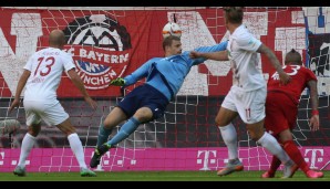 Dem Augsburger 1:0 von Alexander Esswein kann Manuel Neuer noch nicht mal hinterhergucken