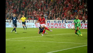 Der Mainzer U21-Nationalspieler schießt die TSG mit drei Treffern im Alleingang ab