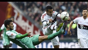 Hoch das Bein! Bayerns Thiago im Clinch mit Werders Santiago Garcia