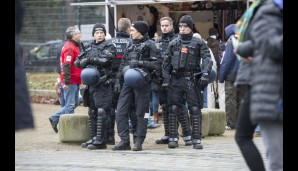 EINTRACHT FRANKFURT - BAYER LEVERKUSEN: 1:3: Die Polizei zeigt nicht nur in Frankfurt mehr Präsenz als üblich