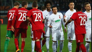 Vor dem Spiel zeigten sich die Bayern solidarisch mit Pechvogel Holger Badstuber. Vorne auf den T-Shirts: "Wir sind bei dir, du schaffst es wieder!"
