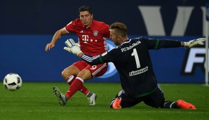 Auf Seiten der Bayern vergibt Robert Lewandowski die wenigen guten Gelegenheiten - bis er schließlich knapp zehn Minuten vor Schluss doch trifft
