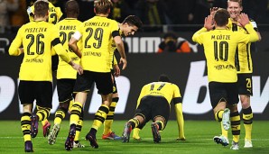 Blitzstart Dortmund! Götze legt mit seinem ersten Assist für Dortmund das 1:0 für Auba auf. Der feiert kurios