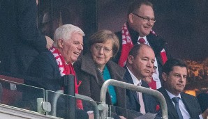 Angela Merkel war zu Gast im Rhein-Energie-Stadion - viel zu sehen gab es allerdings zu Beginn nicht