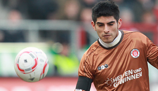 Eigentlich für zwei Jahre an den FC St. Pauli ausgeliehen, doch der peruanische Innenverteidiger Carlos Zambrano will nicht in die 2. Liga