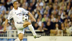 Es folgt der andere Ronaldo. Der Brasilianer zauberte seinen Gegenspielern auf engstem Raum regelmäßig Knoten in die Beine, um schließlich mit seinem furiosem Abschluss das Tornetz zu durchschießen