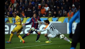 APOEL-BARCELONA 0:4. Luis Suarez netzte für Barcelona zum 1:0 und legte den Roten Teppich für Lionel Messi bereit...