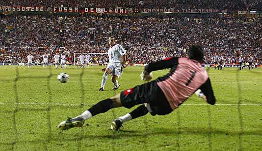 Im Jahr 2003 war das Finale eine rein italienische Angelegenheit. Milan setzte sich im Elfmeterschießen gegen Juve durch