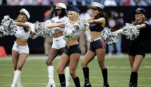 Die heißesten Cheerleader der NFL und NBA - Ein sexy Gruß ans Militär erlauben sich die Tänzerinnern der Houston Texans
