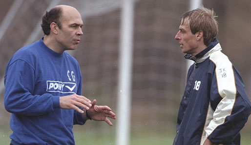 Dort traf er auch auf den ehemaligen Stuttgart-Profi Jürgen Klinsmann. Beide damals noch mit etwas mehr Haaren auf dem Kopf