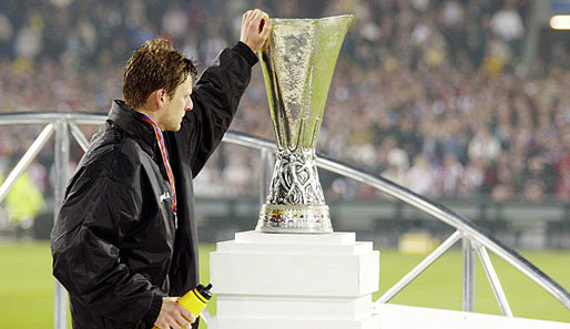 Ein tolles Bild: Wörns nach dem verlorenen UEFA-Cup-Finale gegen Feyenoord Rotterdam (2:3) am 8.5.2002