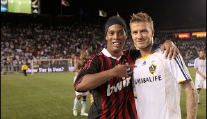 Bei diversen Testspielen traf Becks immer auf alte Bekannte. Hier zur linken der Brasilianer Ronaldinho