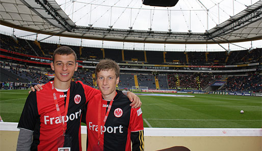 Nach dem Training stand der Besuch des Frankfurt-Spiels gegen Nürnberg an. Hier zu sehen: Florian und Felix
