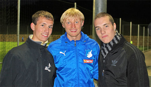Auch DFB-Nationalspieler Andreas Beck ließ sich nicht lumpen, als Pascal (l.) und Andreas (r.) noch ein Souvenir-Foto schießen wollten