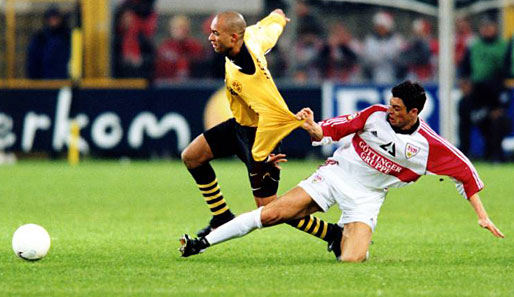 Sein Debüt für Dortmund gab Dede am 14.08.1998 in Stuttgart. Trotz verbissener Zweikämpfe setzte es eine 1:2-Niederlage für Dortmund