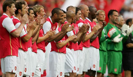 Der Iceman verlässt 2006 die Fußballbühne: Das Abschiedsspiel zwischen Arsenal London und Ajax Amsterdam
