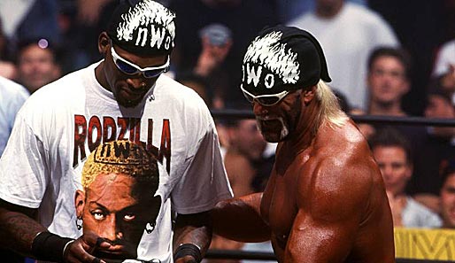 In den letzten - nicht mehr so erfolgreichen - Jahren seiner Basketballkarriere begann Rodman (mit Hulk Hogan) mit dem Wrestling
