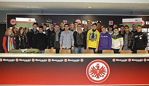 Wir stellen vor: Die Teilnehmerinnen und Teilnehmer am DB Fußballcamp in den heiligen Hallen von Eintracht Frankfurt