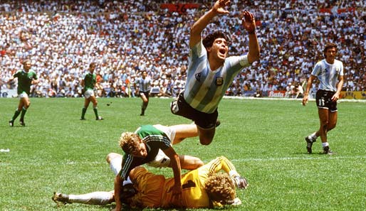 1986 bekam auch Diego Maradona die Kompromisslosigkeit von Schumacher zu spüren. Geholfen hat es nichts. Argentinien wurde trotzdem Weltmeister