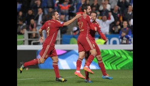 Spanien - Weißrussland 3:0 - Da kann man sich schon mal freuen! Isco (r.) bringt die Seleccion früh per Traumtor auf die Siegerstraße