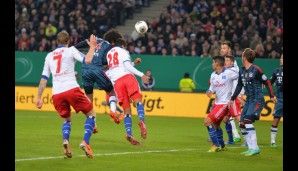 Bayerns Innenverteidiger Dante kann sich nur wenig später über seinen Treffer zum 2:0 freuen