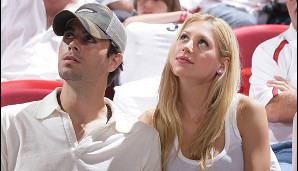 Ex-Tennis Star Anna Kournikova und Musiker-Freund Enrique Iglesias sitzen oft am Spielfeldrand in Miami