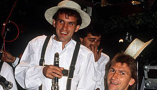 Radmilo Mihajlovic (l.) machte an der Klarinette eine bessere Figur - nach nur 4 Toren in 34 Spielen ging's 1990 zu Schalke