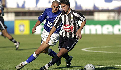 Den nächsten Titelgewinn mit Santos feierte Diego 2004, bevor er für rund sieben Millionen Euro Ablöse nach Europa wechselte...