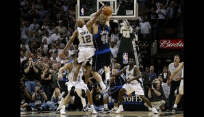 2006 gab es dann die legendäre Serie gegen die Spurs in den Conference-Semi-Finals. Nowitzki bekam es vor allem mit Bruce Bowen (l.) zu tun
