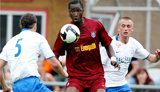 Lacina Traore (CFR Cluj): Auf den Stürmer aus der Elfenbeinküste muss der FC Bayern ein Auge haben
