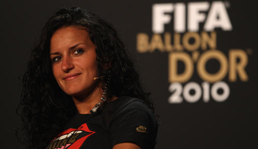 Hinter der Brasilianerin Marta und Nationalmannschaftskollegin Birgit Prinz wurde Bajramaj bei der Wahl zur Weltfußballerin 2010 Dritte