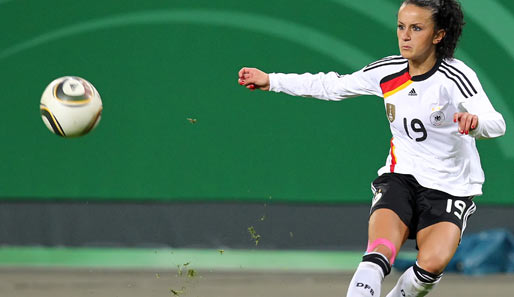Die im heutigen Kosovo geborene Nationalspielerin feierte ihr Debüt für die DFB-Elf im Oktober 2005 mit gerade einmal 17 Jahren