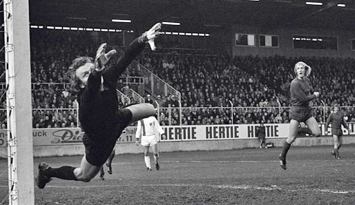 Bundesliga 1973: Bayern führt in Kaiserslautern schon mit 4:1, kommt dann aber noch mit 4:7 unter die Räder