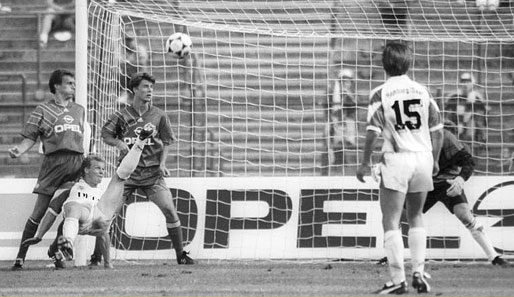 DFB-Pokal 1991: Bayern scheidet zu Hause nach einem 2:4 n.V. gegen den FC Homburg aus. Ähnliche Blamagen gibt es gegen Weinheim und Vestenbergsgreuth