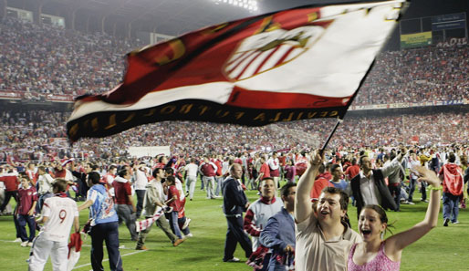 ... doch Sevilla schlug Königsblau und die Freude unter den Fans war rießengroß