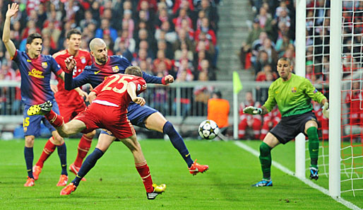 Und die Sensation nahm ihren Lauf. Thomas Müller brachte die Münchner per Kopf auf die Siegesstraße. Mario Gomez, Arjen Robben und Thomas Müller schraubten das Ergebnis bis auf 4:0 hoch. Bayern siegte hoch verdient und souverän