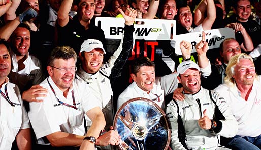 Schon der Saisonstart in Melbourne begann furios. Das ehemalige Honda-Team feierte unter neuem Namen einen Doppelsieg durch Jenson Button und Rubens Barrichello