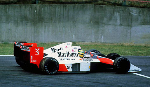 1989: Teil 2. In der letzten Schikane kollidierten die Teamkollegen. Prost schied aus, Senna wurde im Nachhinein disqualifiziert. Prost war Weltmeister